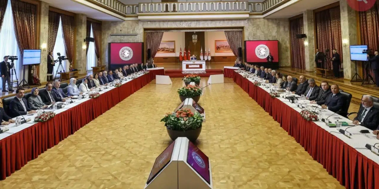 TBMM heyeti İmralı'ya gitti: Teröristbaşıyla görüşme 3 saat sürdü