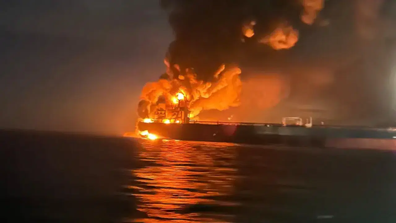 Dronla mı vuruldu, mayına mı çarptı: Karadeniz'de iki tankerde patlama