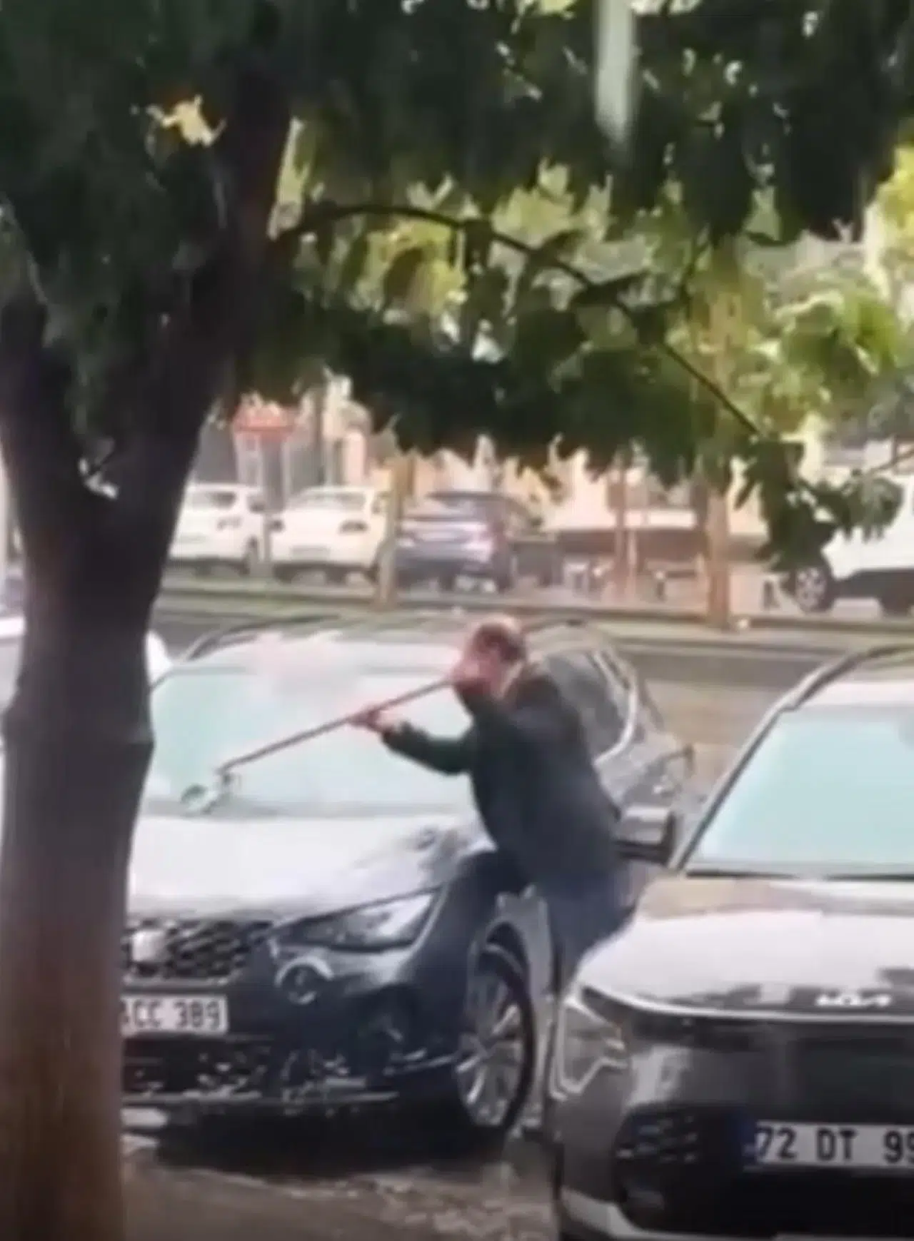 Sağanak yağmuru fırsata çevirdi: O işi bedavaya getirdi