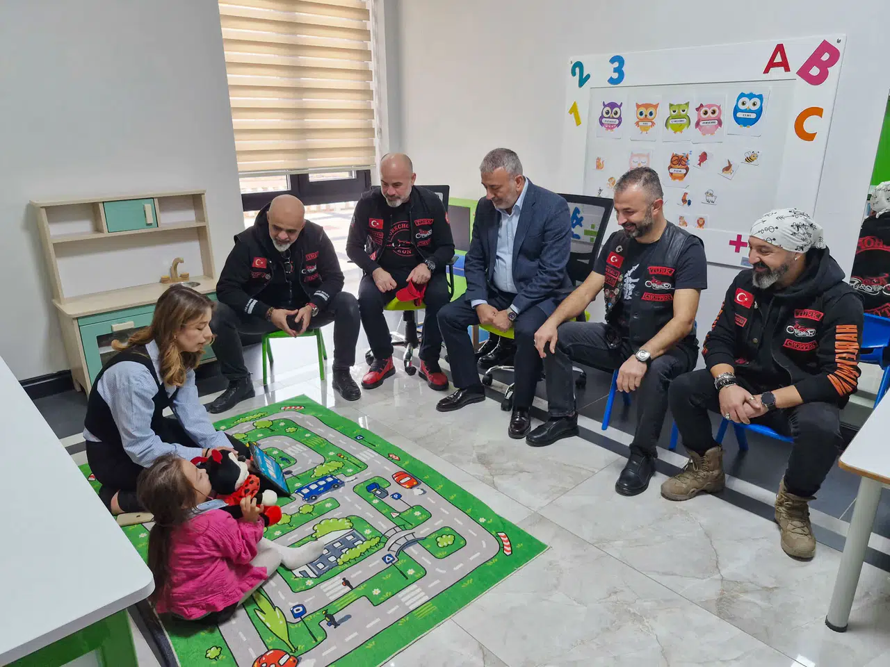 DOSD Meram'a çiçekli sürpriz: Öğretmenler Günü heyecanı yaşandı