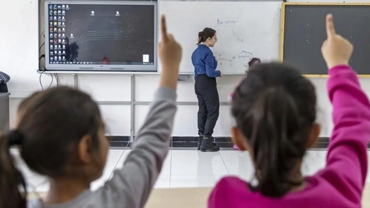 Dört gün sürecek: 15 bin sözleşmeli öğretmen başvuru tarihi açıklandı