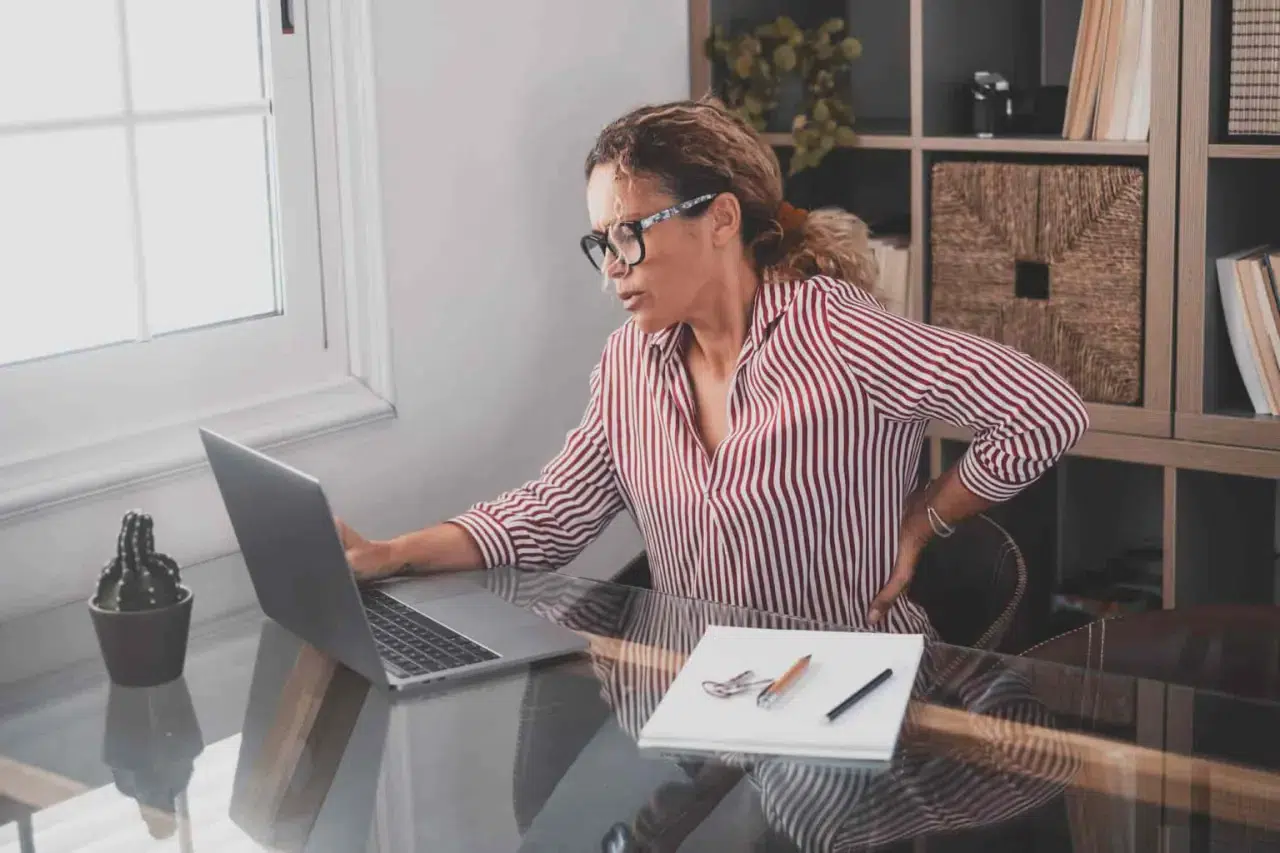 Bel fıtığı ağrısına ne iyi gelir: Evde tedavi yöntemi