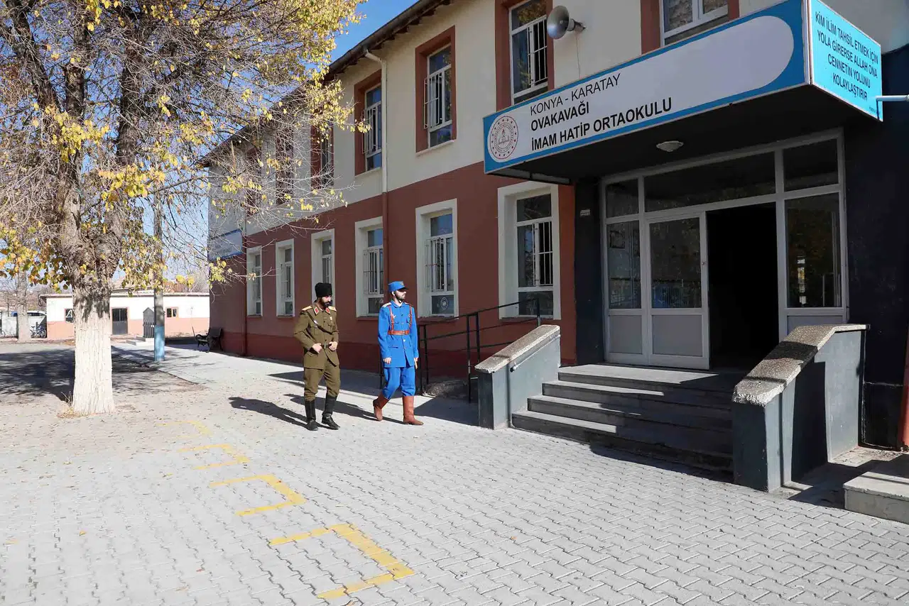 Karatay Belediyesi’nden öğrencilere tiyatro etkinliği