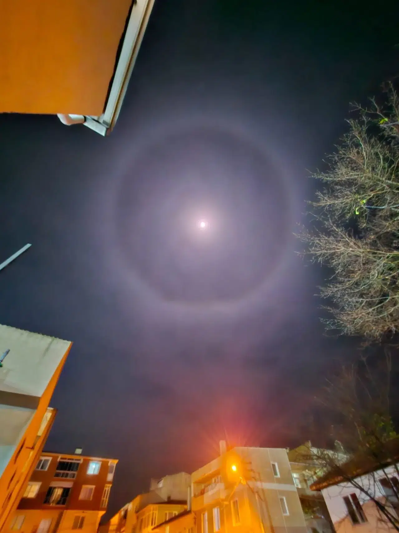 Gizemli inanış: Fırtına habercisi ‘Ay Halesi' görüldü