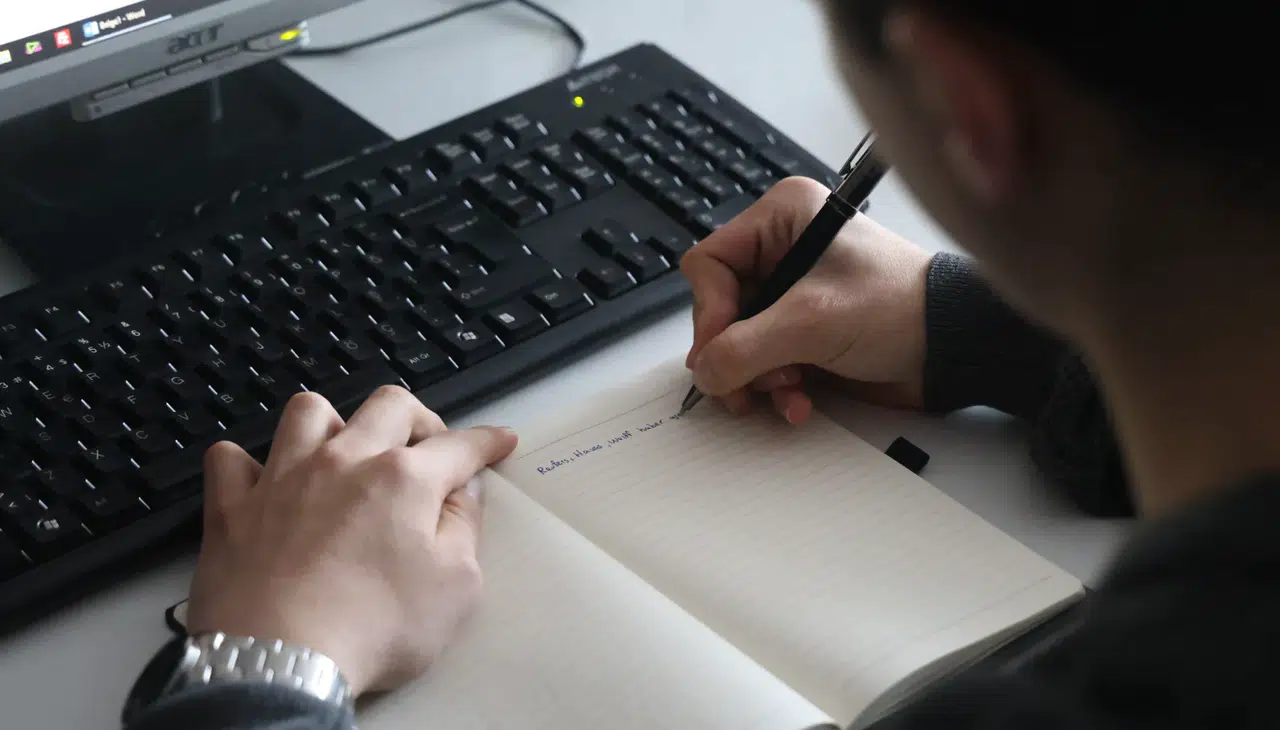 El yazısı tarihe mi karışıyor? Yeni nesil yazmakta zorlanıyor