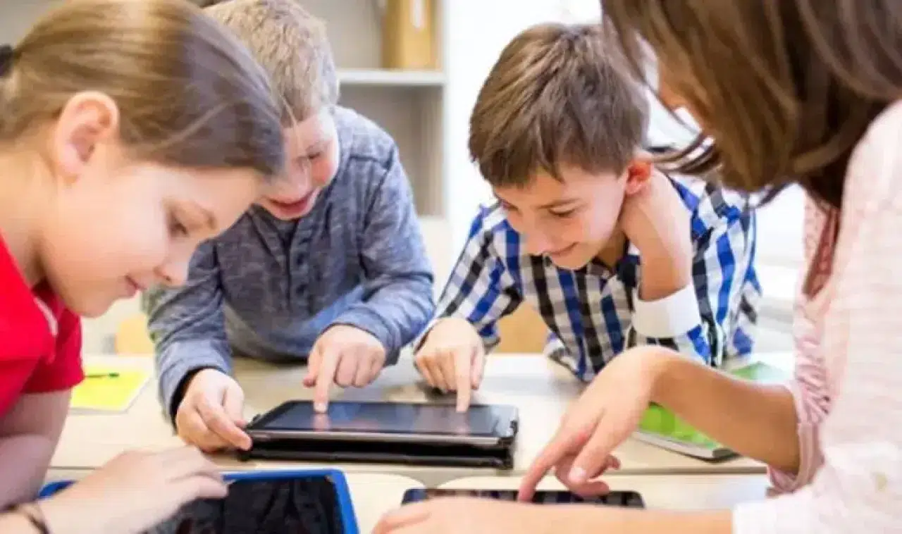 Ekran bağımlılığı nedir: Ebeveynler, çocukların çevrimiçi güvenliği konusunda çok endişeli