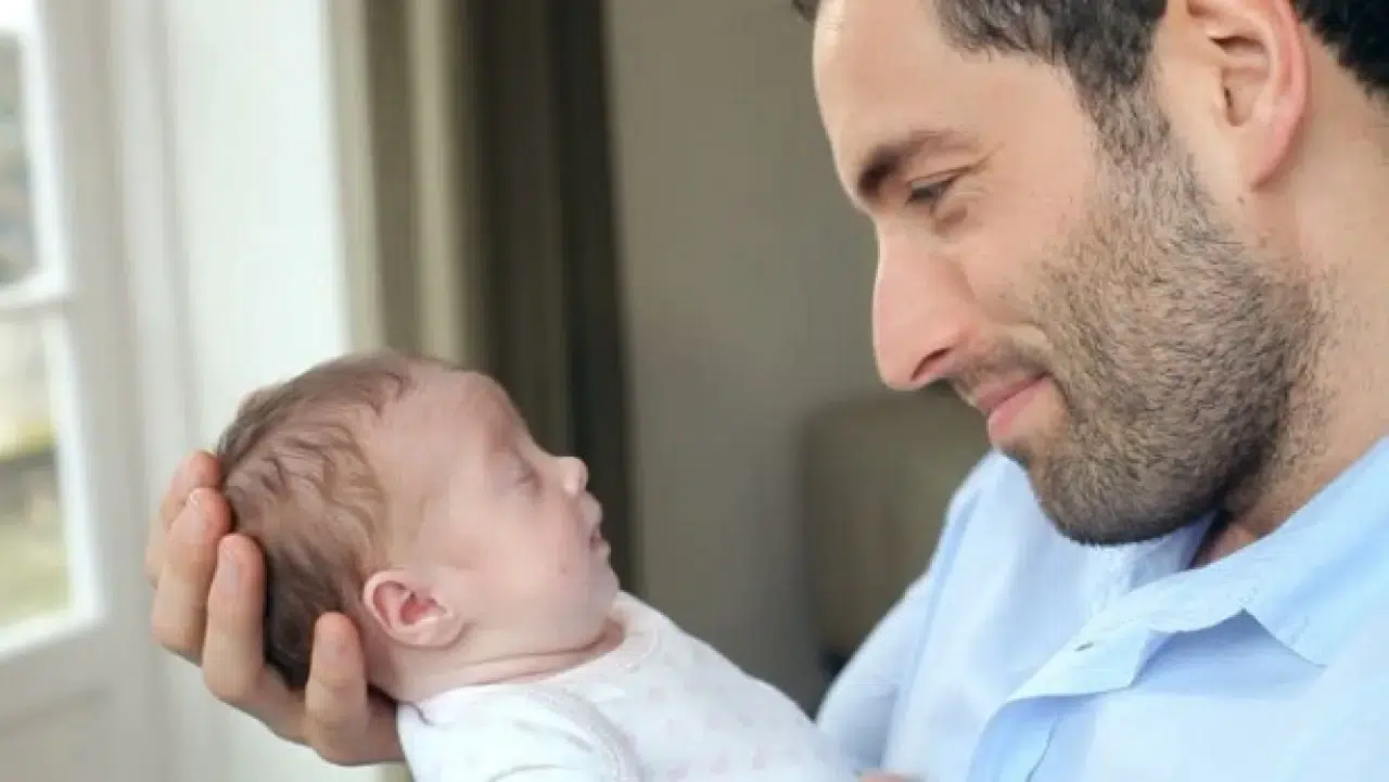 Erkeklere de müjde: Doğum izni 24 haftaya çıkıyor