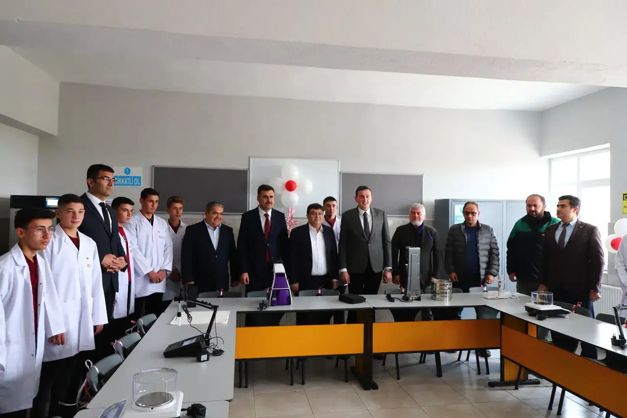 Konya'da bir okula daha Tarım Laboratuvarı açıldı