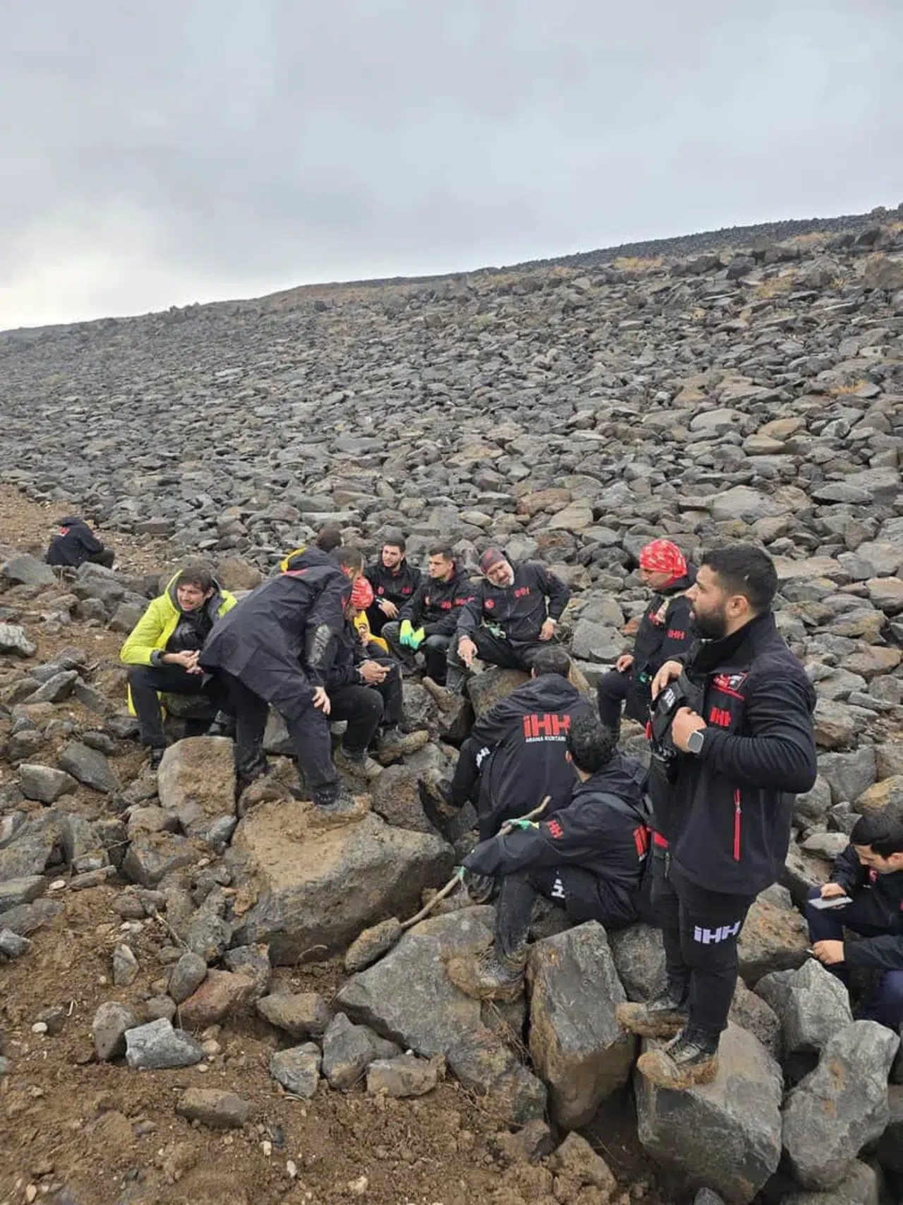 Böyle dayı olmaz olsun! Yeğenini döverek ölüme terk etti
