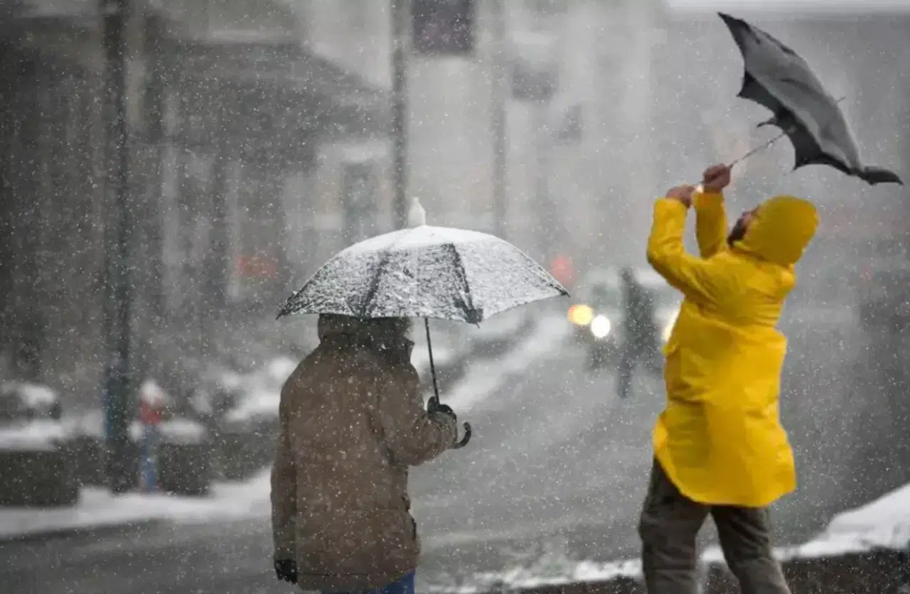 Saatlerce aralıksız yağacak: Çok sayıda il için kar, yağmur fırtına uyarısı