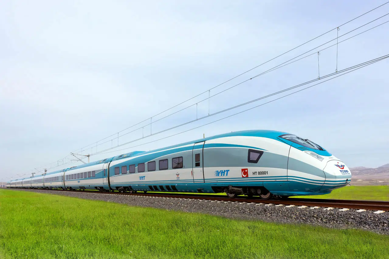 Konya'ya YHT mutlulukla geliyor: 169 özel yolcu uğurlandı