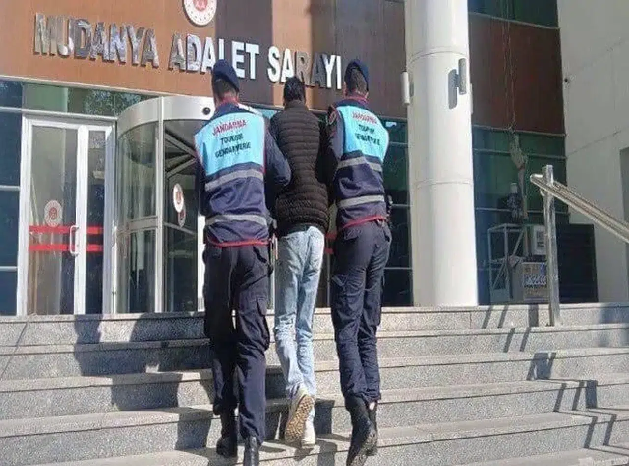 Böylesi görülmedi: Eşyalarla birlikte evi de çaldılar