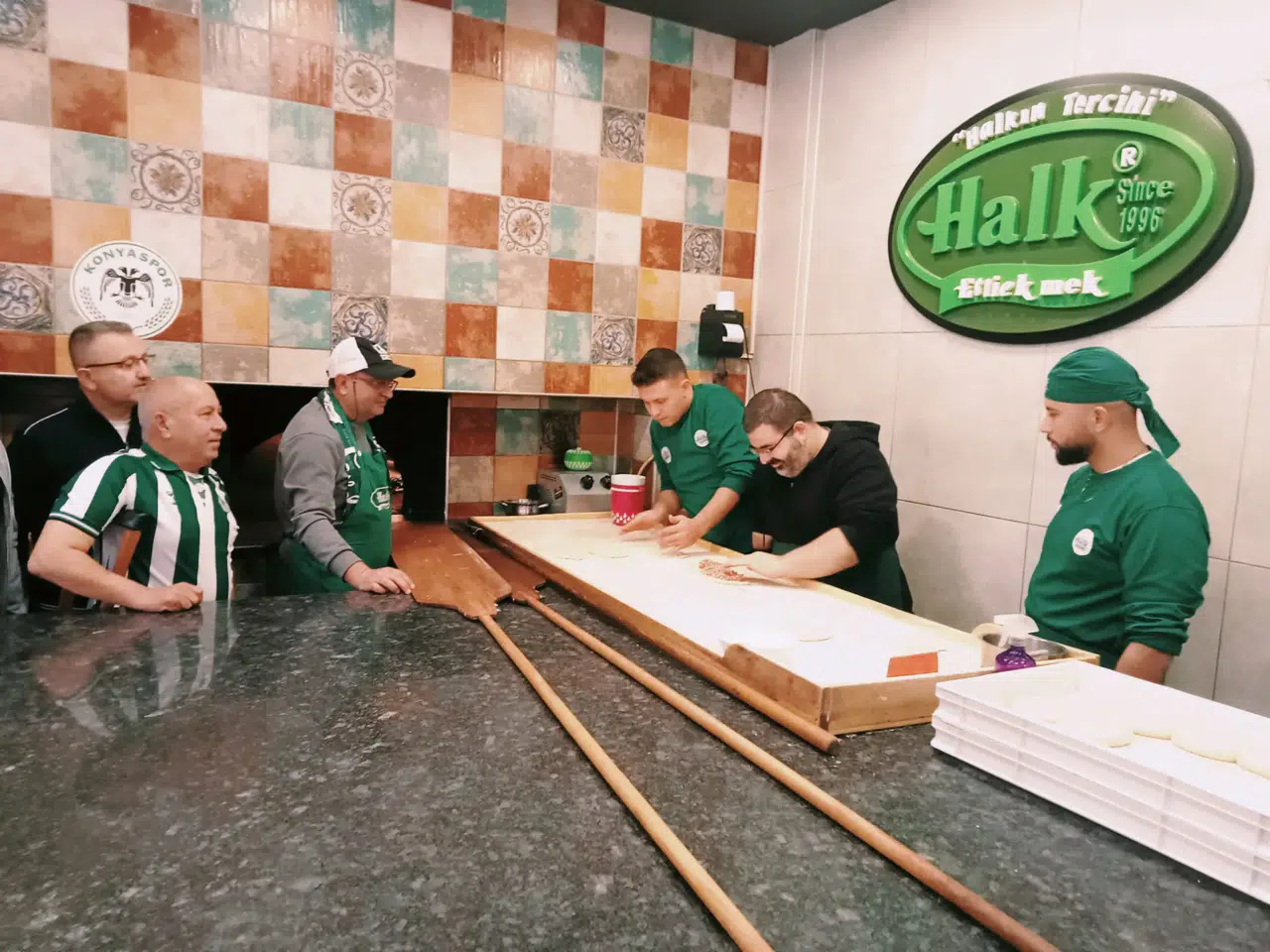 Konyaspor'a gönül vermiş Özel taraftarlar Halk Etliekmek'te buluştu