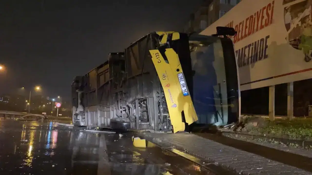 Yağmur vurdu geçti: Kazalar yaşandı, su baskınları oldu