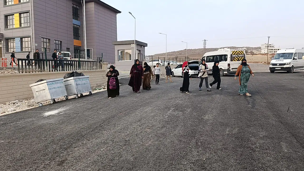 Yine gıda zehirlenmesi: 25 öğrenci hastanelik oldu