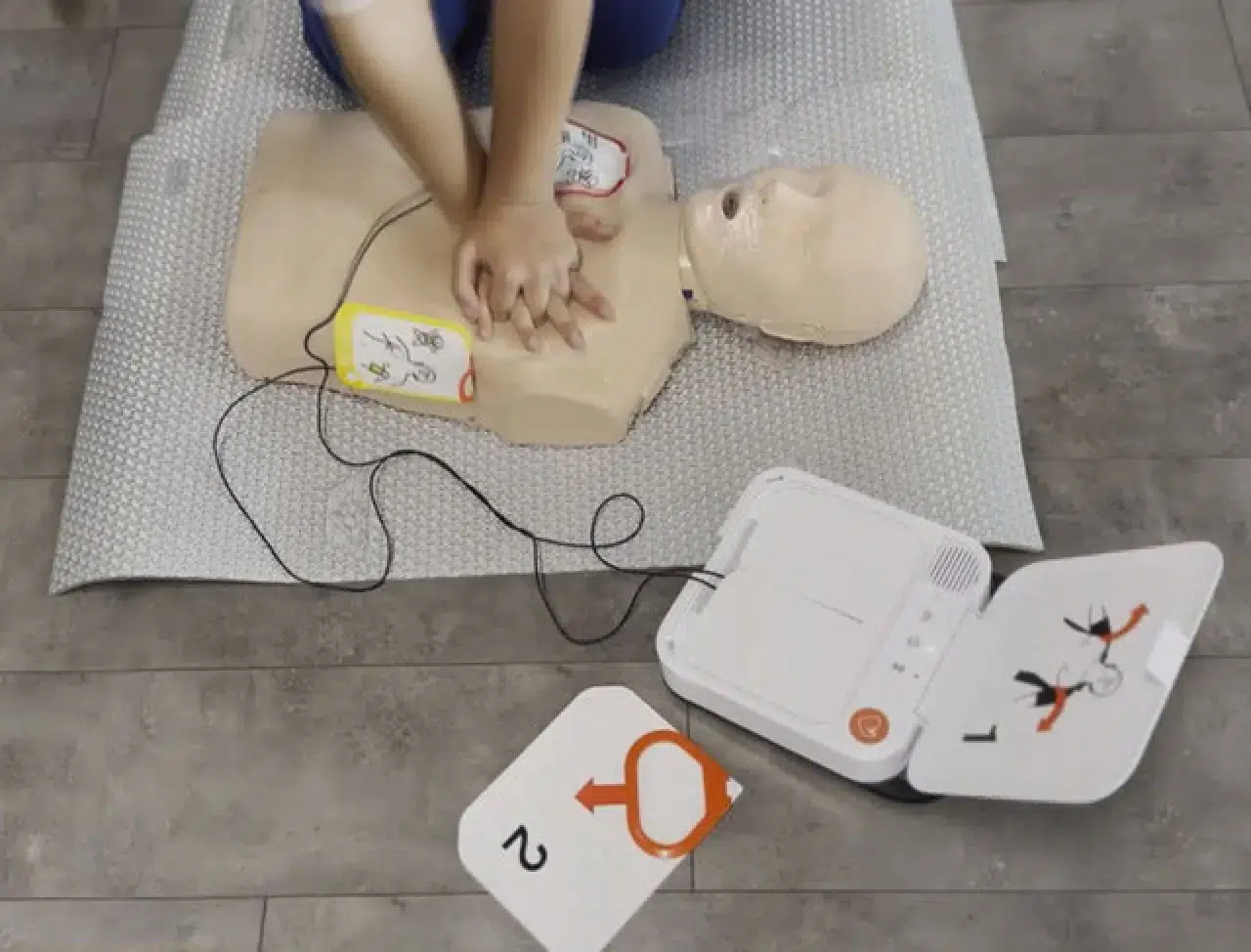 Kalp krizlerine hızlı müdahale: AVM, stat ve iş yerlerine 'şok cihazı' şartı