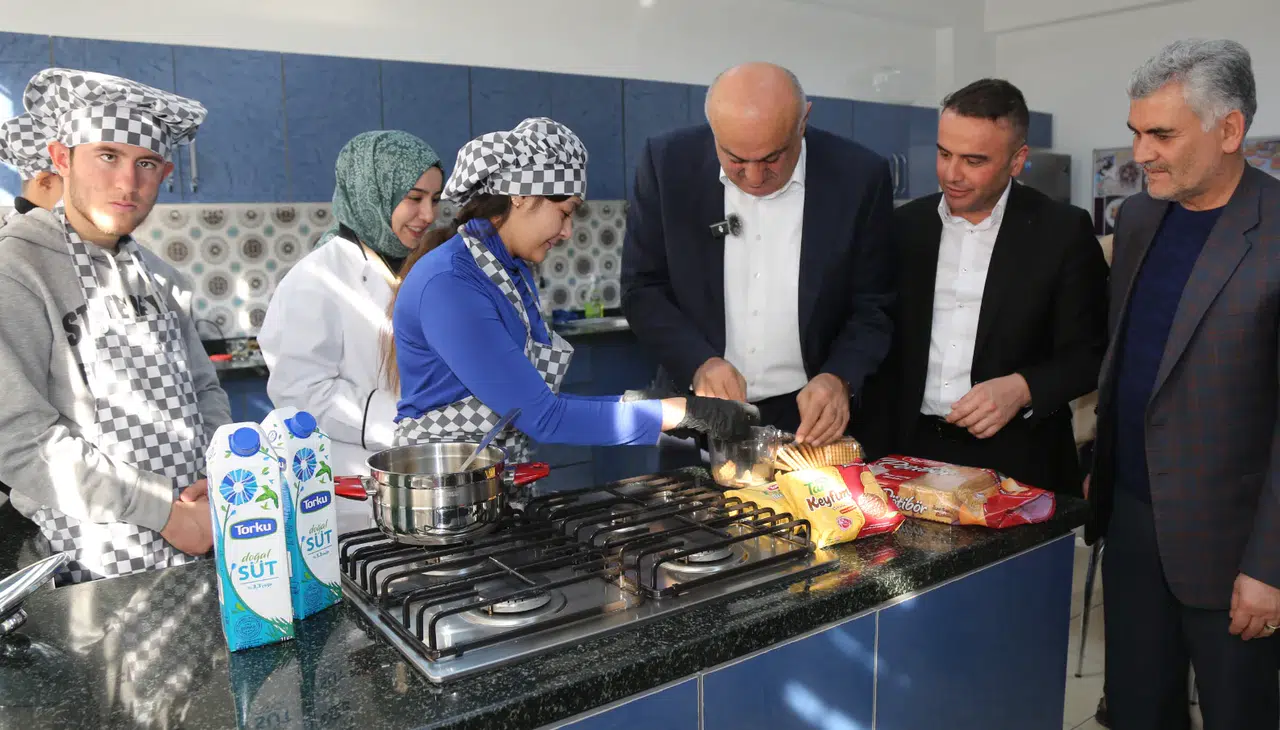 Erkoyuncu, Özel Eğitim öğrencileri ile buluştu