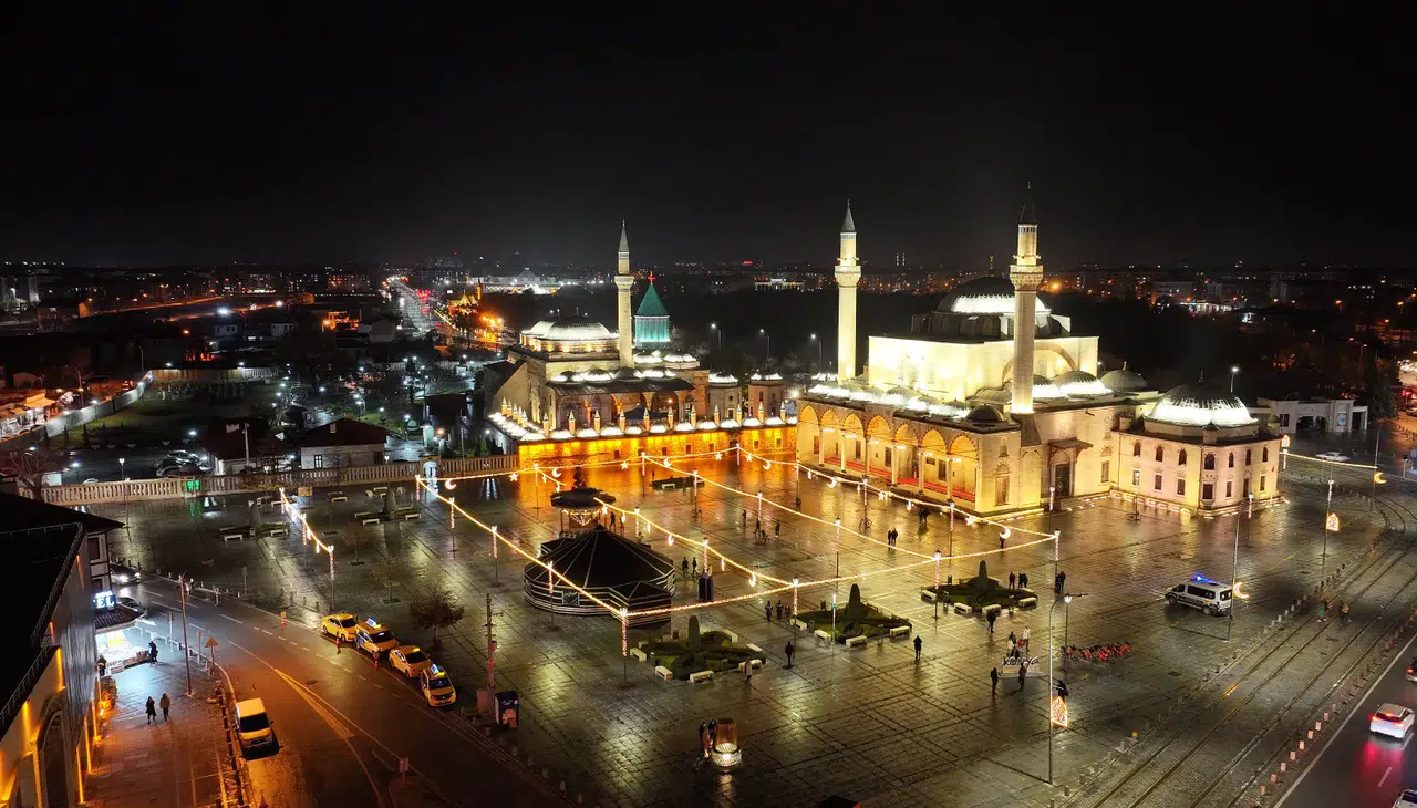 Konya ışıl ışıl oldu. Şehir ziyaretçilerini gece de mest edecek