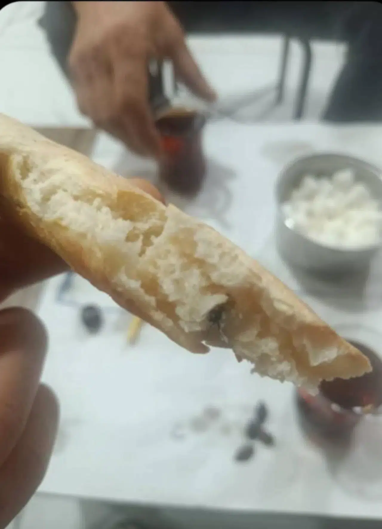 Ekmekte mide bulandıran görüntü