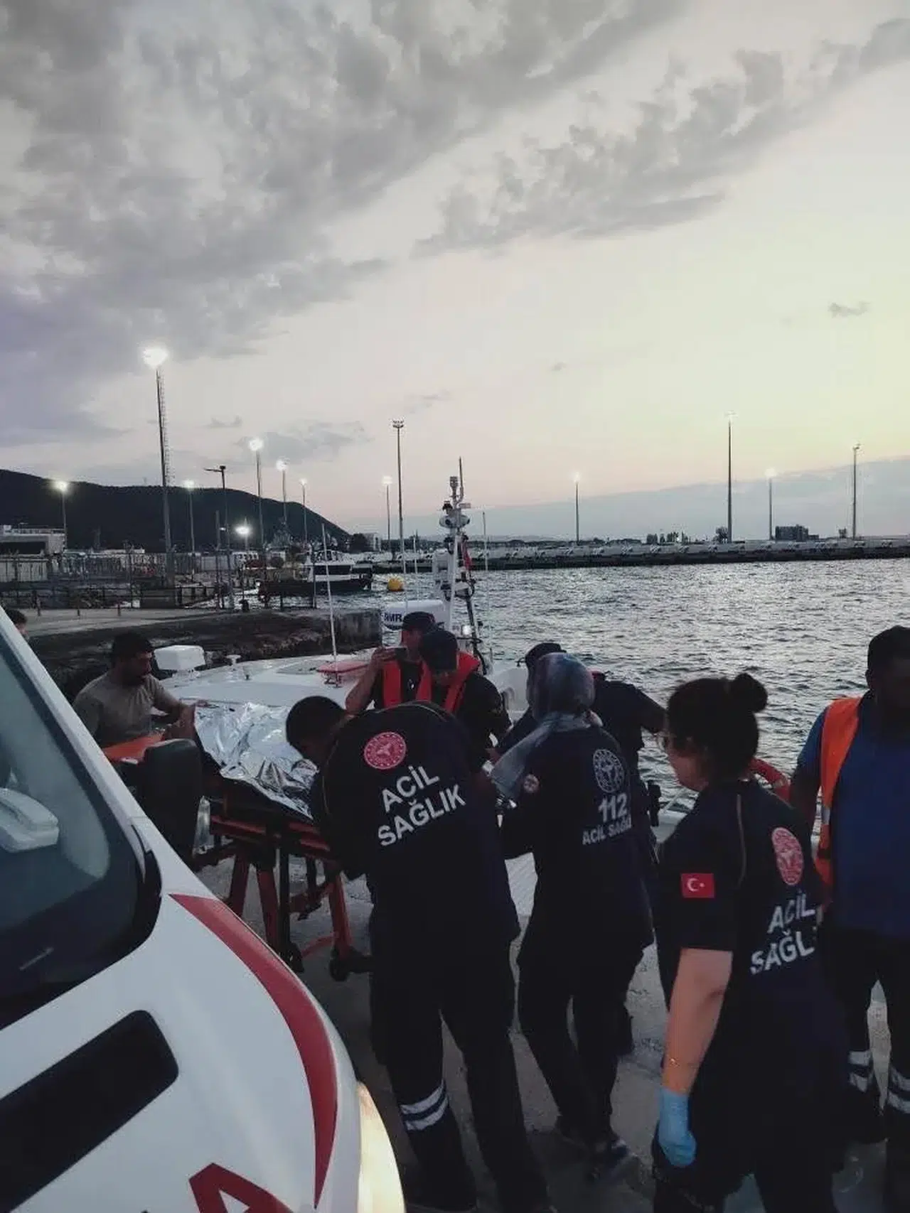 Feribottan denize atladı: Kadın yolcu nefes kesen operasyonla kurtarıldı