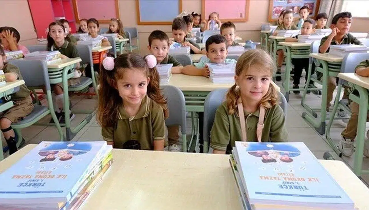 Okul zili çalmayacak: Milyonlarca formalı öğrenci ders başı yapıyor