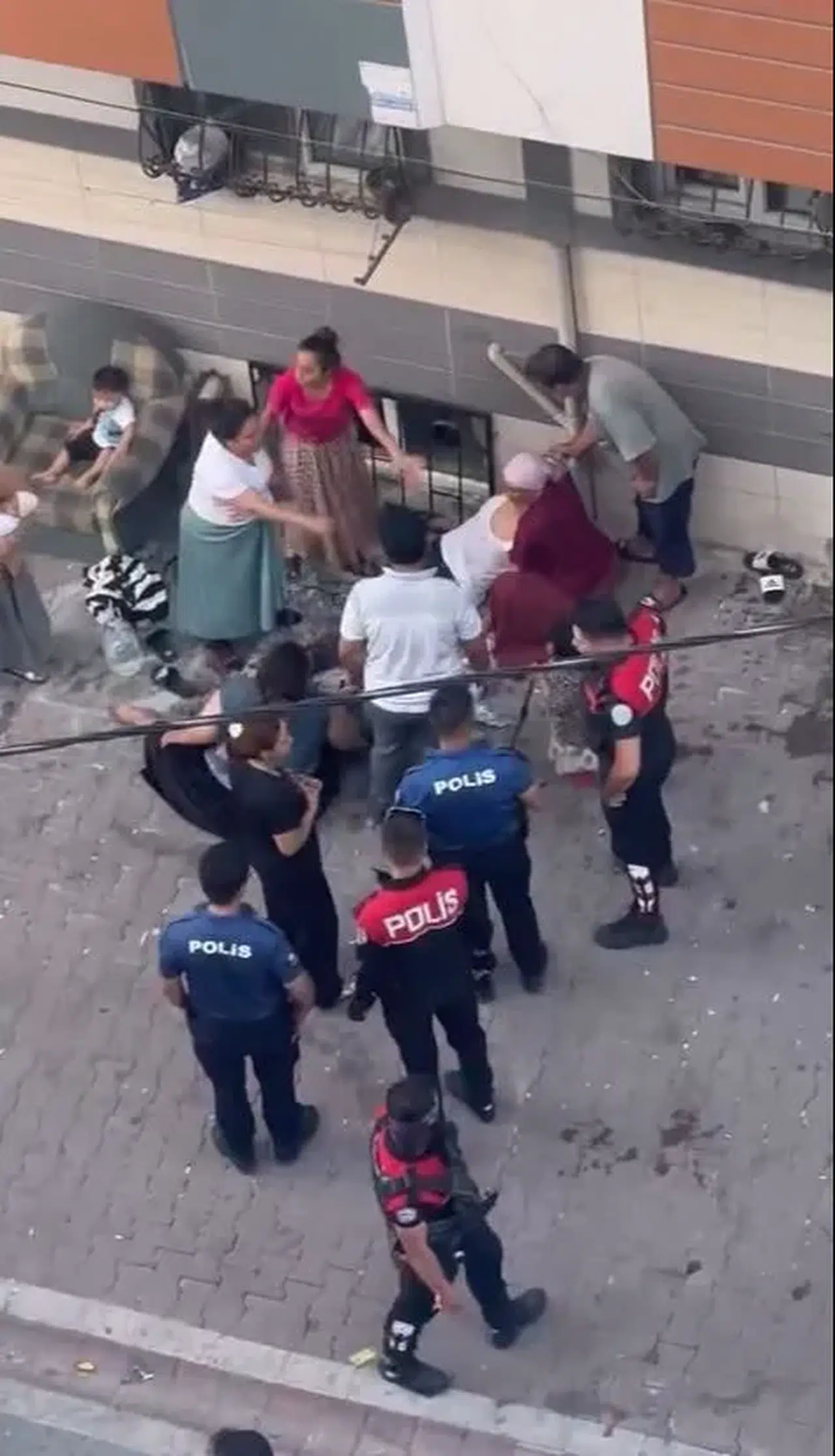 Ev sahibi ile kiracı kavgasında yine ortalık karıştı