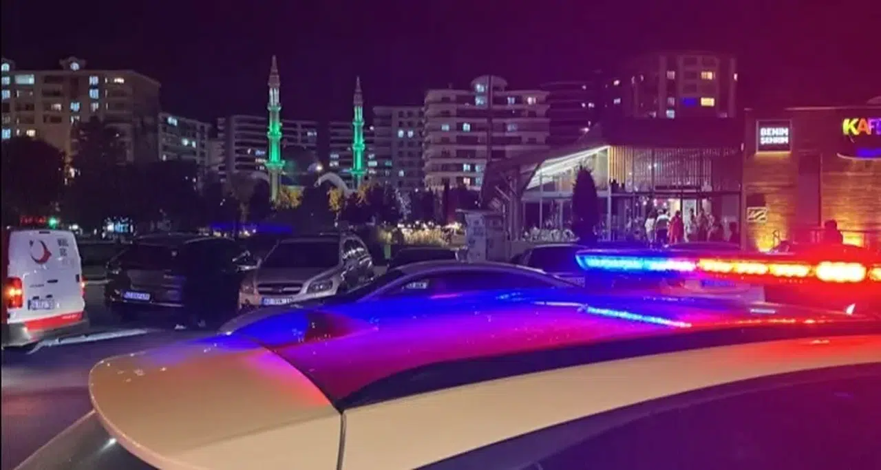 Konya'daki kafede ortalık savaş alanına döndü. Kavgada kan döküldü