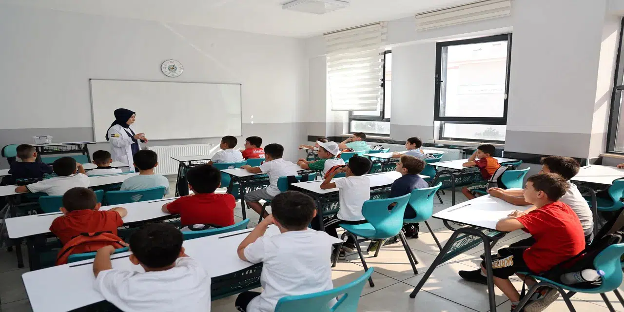 Konya yeni eğitim öğretim yılına hazırlanıyor: Trafiğe okul düzeni