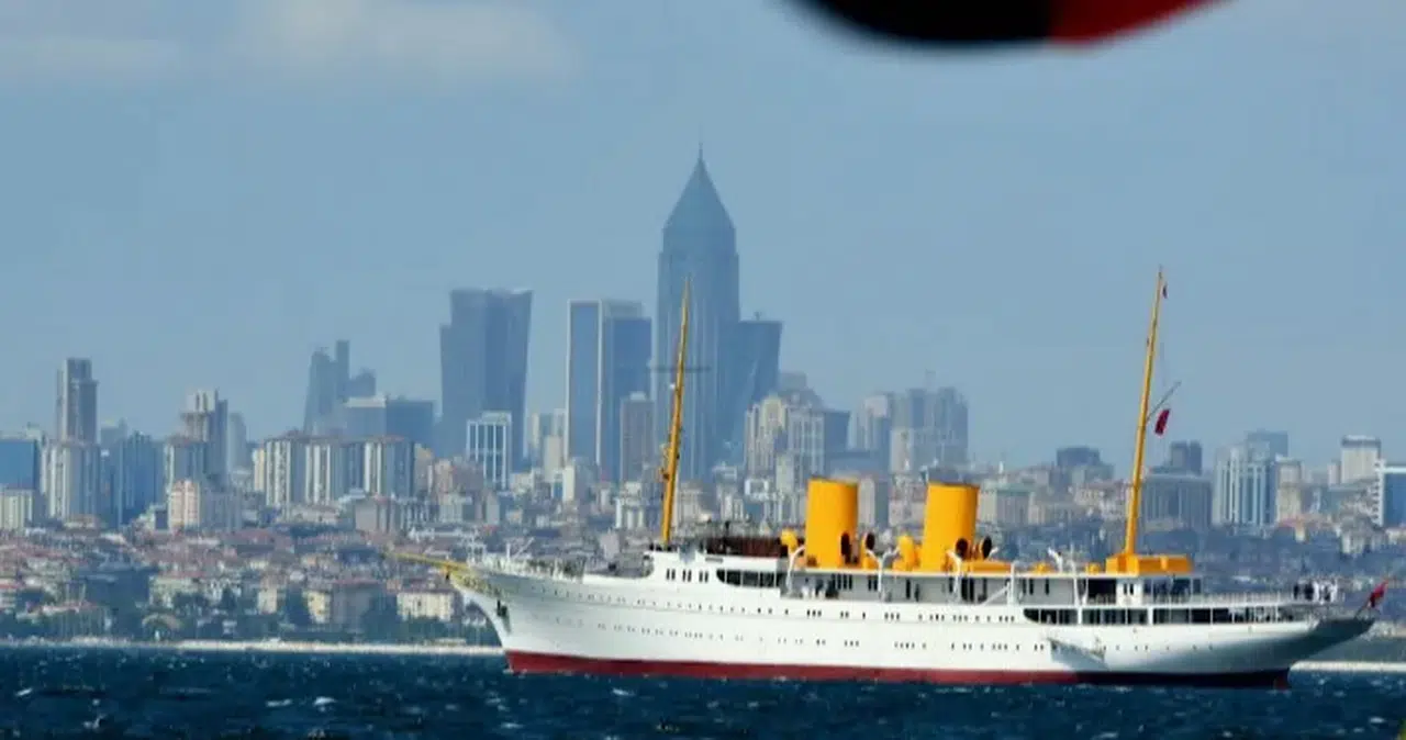 Atatürk'ün mirası Savarona, İstanbul Boğazı'nda