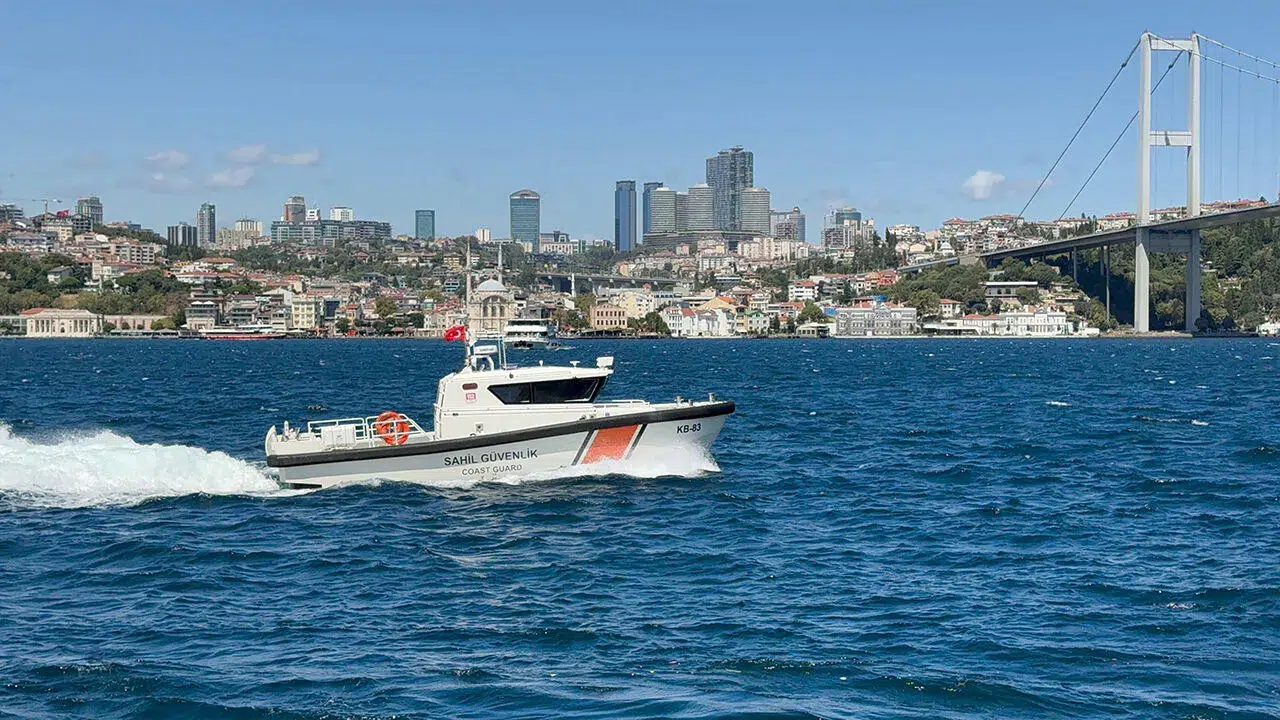 İstanbul Boğazı'nda herkes Rus yüzücü Nikolai Svechnikov'u arıyor