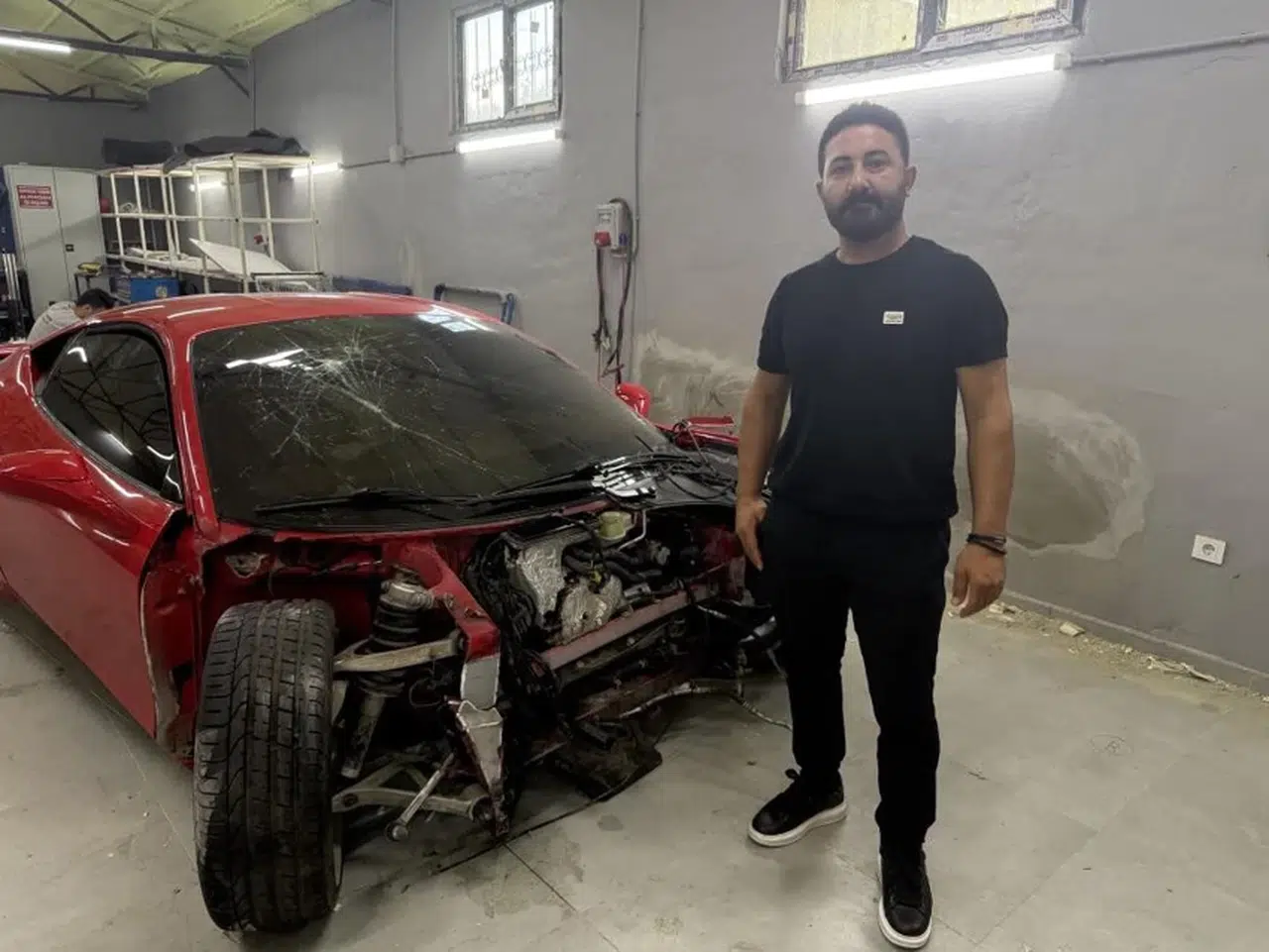 Biraz keyif yapacaktı: Ustanın 17 milyon liralık Ferrari kazası