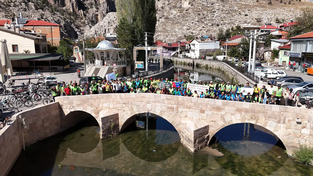 Konya'da kuraklığa dikkat çekmek için pedal çevirdiler