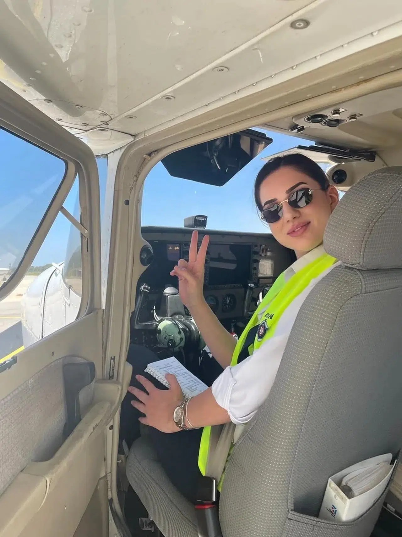 Eğitim uçağı düştü: Pilot adayı genç kadının son fotoğrafı oldu