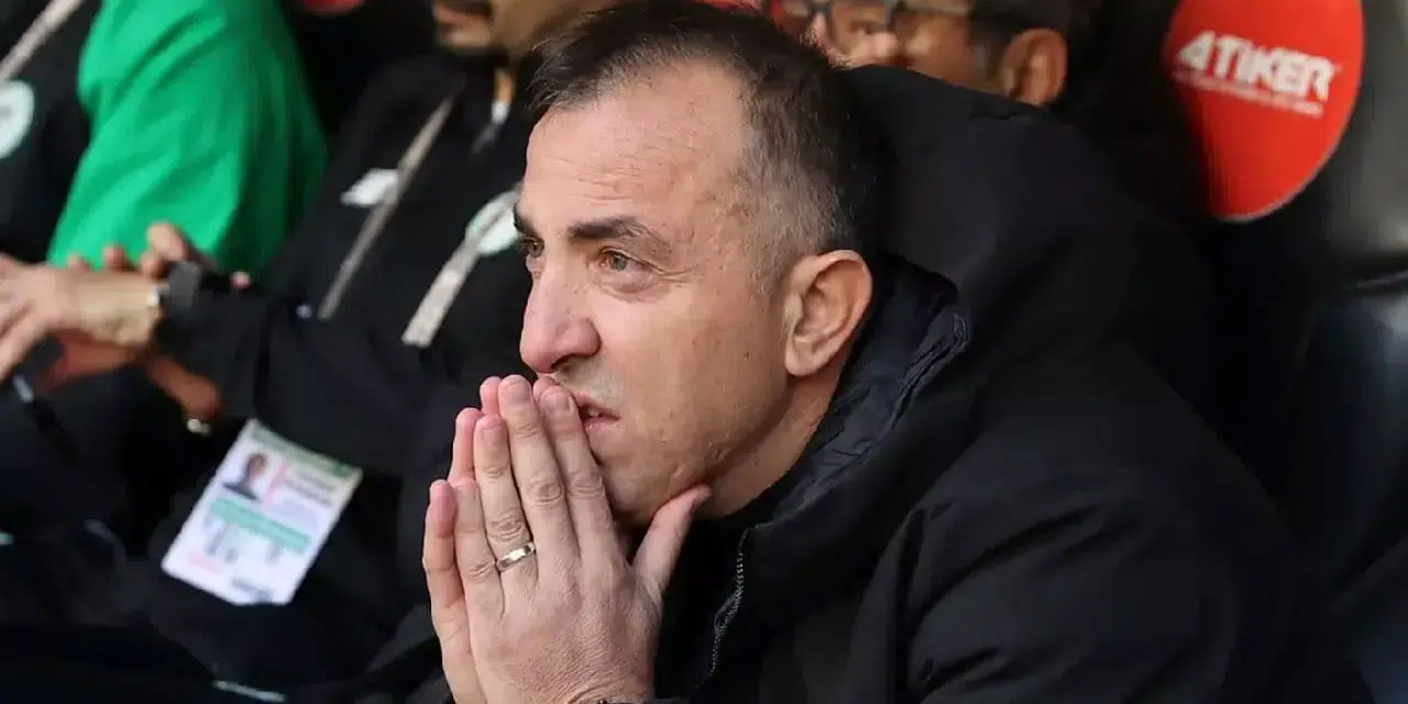 Konyaspor’da Uçar takımıyla toplantı yaptı!