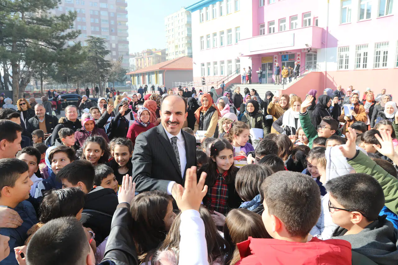 Konya'da öğrencilere büyük destek: 12 ay boyunca 2 bin liralık ödeme yapılacak