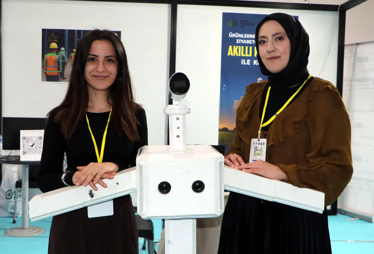 Genç kadınlar akıllı korkuluk üretti: Vahşi hayvan korkusuna son