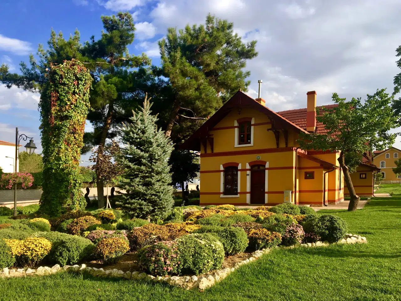 Konya’nın kalbindeki sarı binalar değişiyor: Yaşama renk katacak