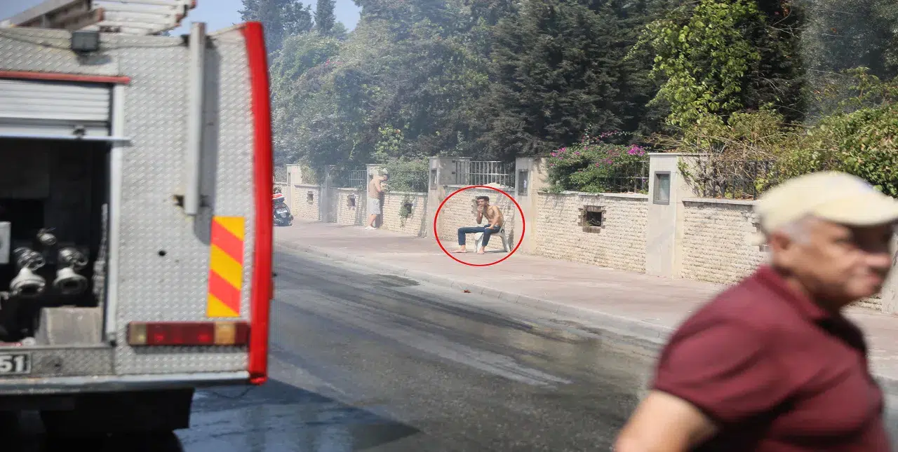 Evini ateşe verin karşıdan yarı çıplak yanışını seyretti