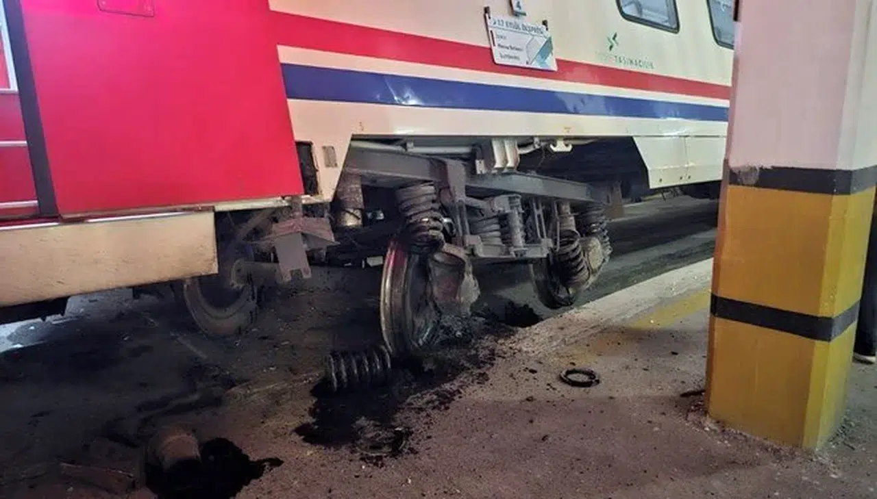 Tren kazası: İstasyon duvarına çarptı