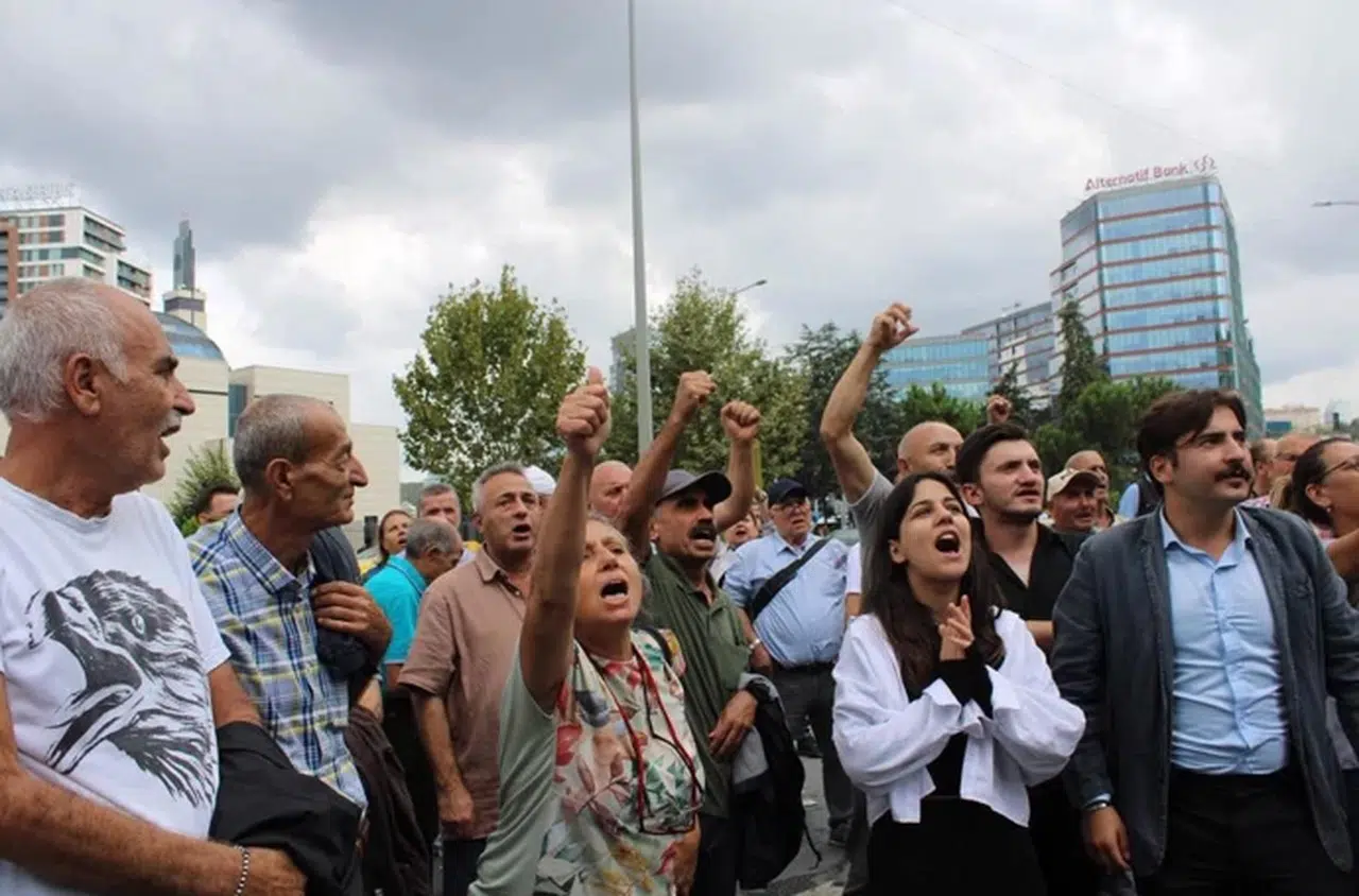 Özgür Özel ne mesaj verecek: CHP İstanbul İl Başkanlığı'nda tansiyon yüksek