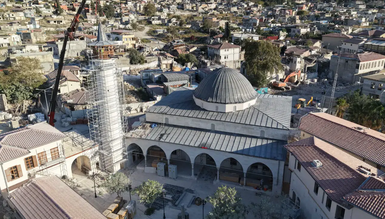 Konya Büyükşehir, depremin yıktığı camiyi ayağa kaldırıldı. Yakında açılacak