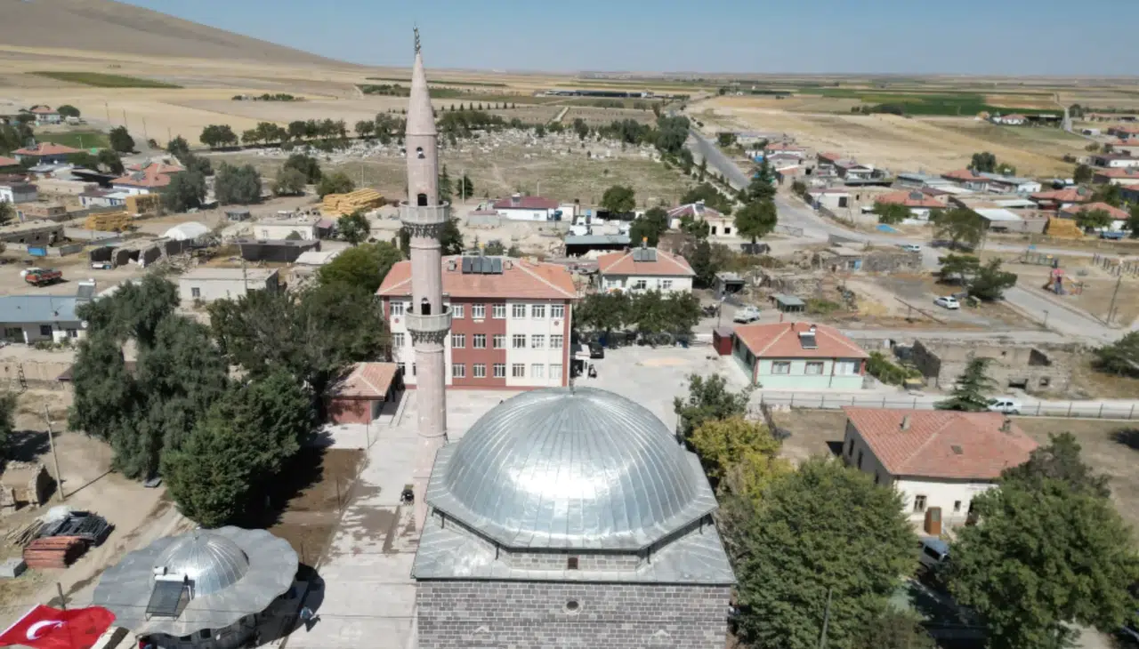 Konya'da CHP'li belediye başkanı sözünü tuttu, camiyi ibadete açtı
