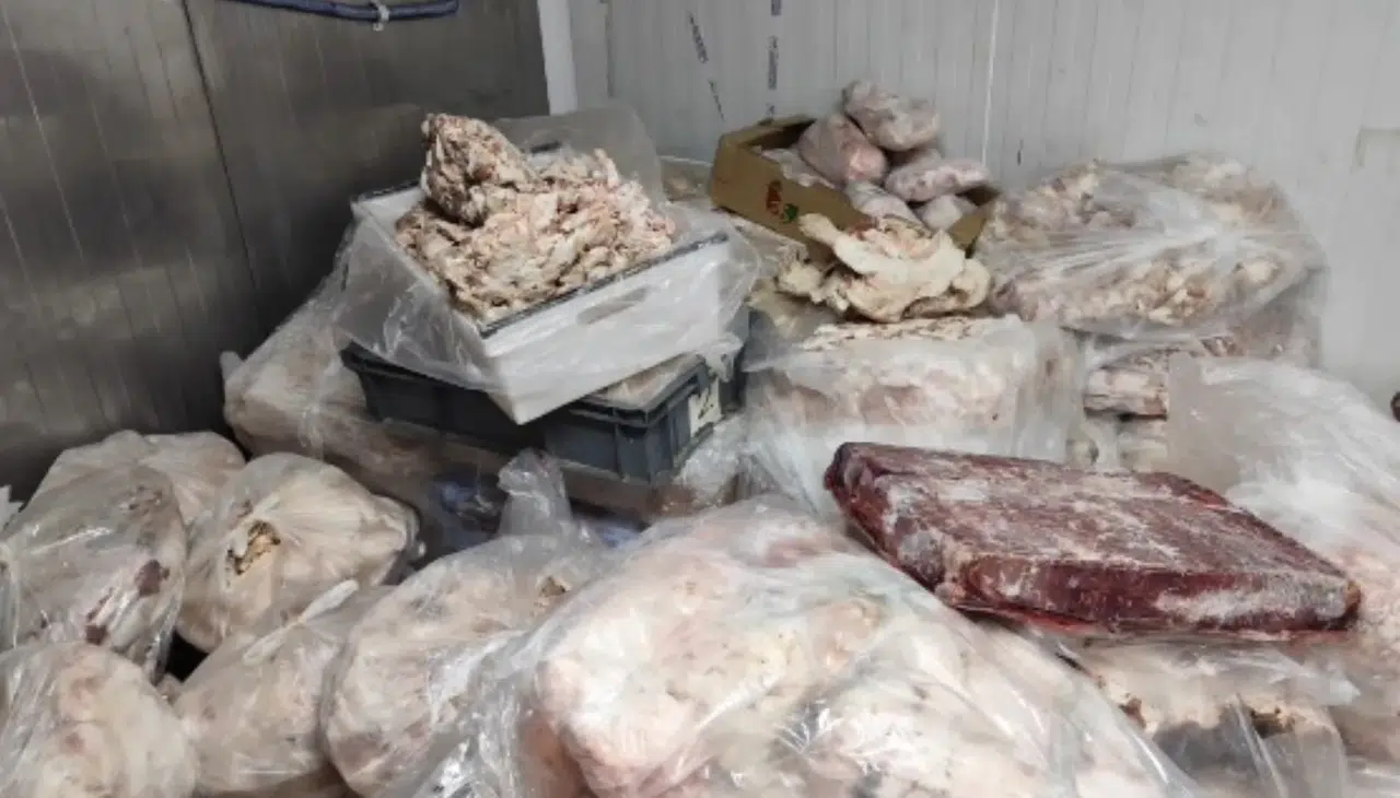 Bu etleri vatandaşa yedireceklerdi: Köftecide tonlarca yakalandı