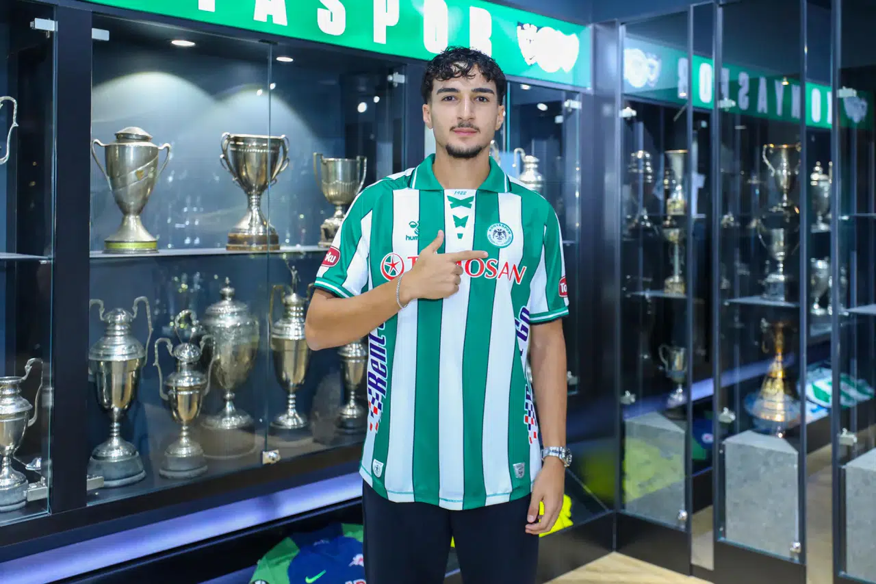 Konyaspor’dan bir anlaşma daha! Genç futbolcu 3 yıllık sözleşmeyi imzaladı