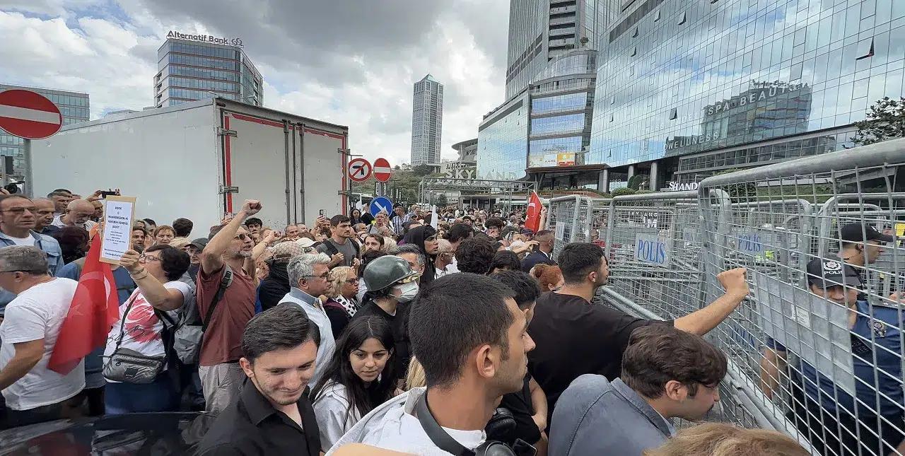 CHP İstanbul olağanüstü kongreye gidiyor