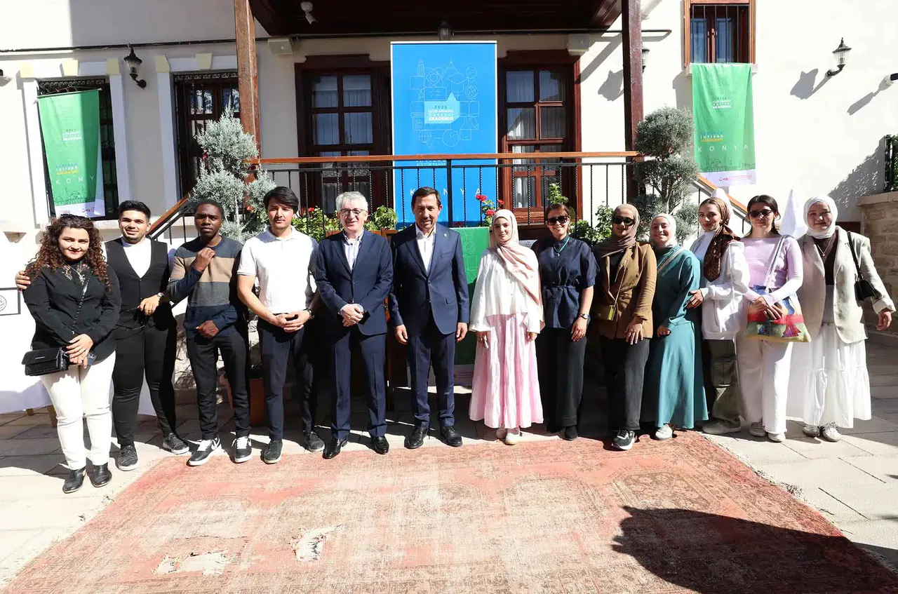 Konya'ya gelen 25 farklı ülkedeki öğrenciler sergi açtı