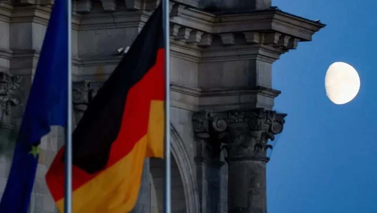 Berlin'de araç kalabalığa daldı: Çok sayıda yaralı var