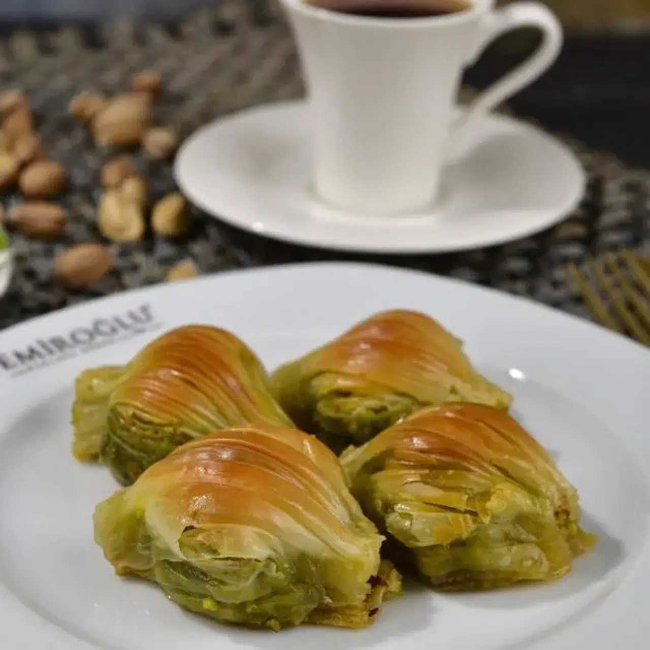 Efsane Lezzet: İncecik Hamuruyla Midye Baklava Keyfi