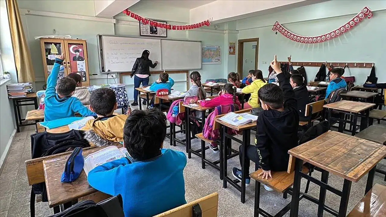 İstanbul'da dersler saat 10'da mı başlayacak? Herkes şaşkın