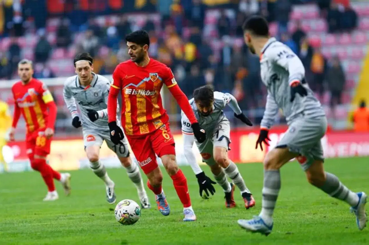 Konyaspor'da Ali Karimi şoku! Son anda iptal oldu
